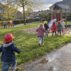 Blije kinderen hebben de schat gevonden bij de Brandweer Speurtocht