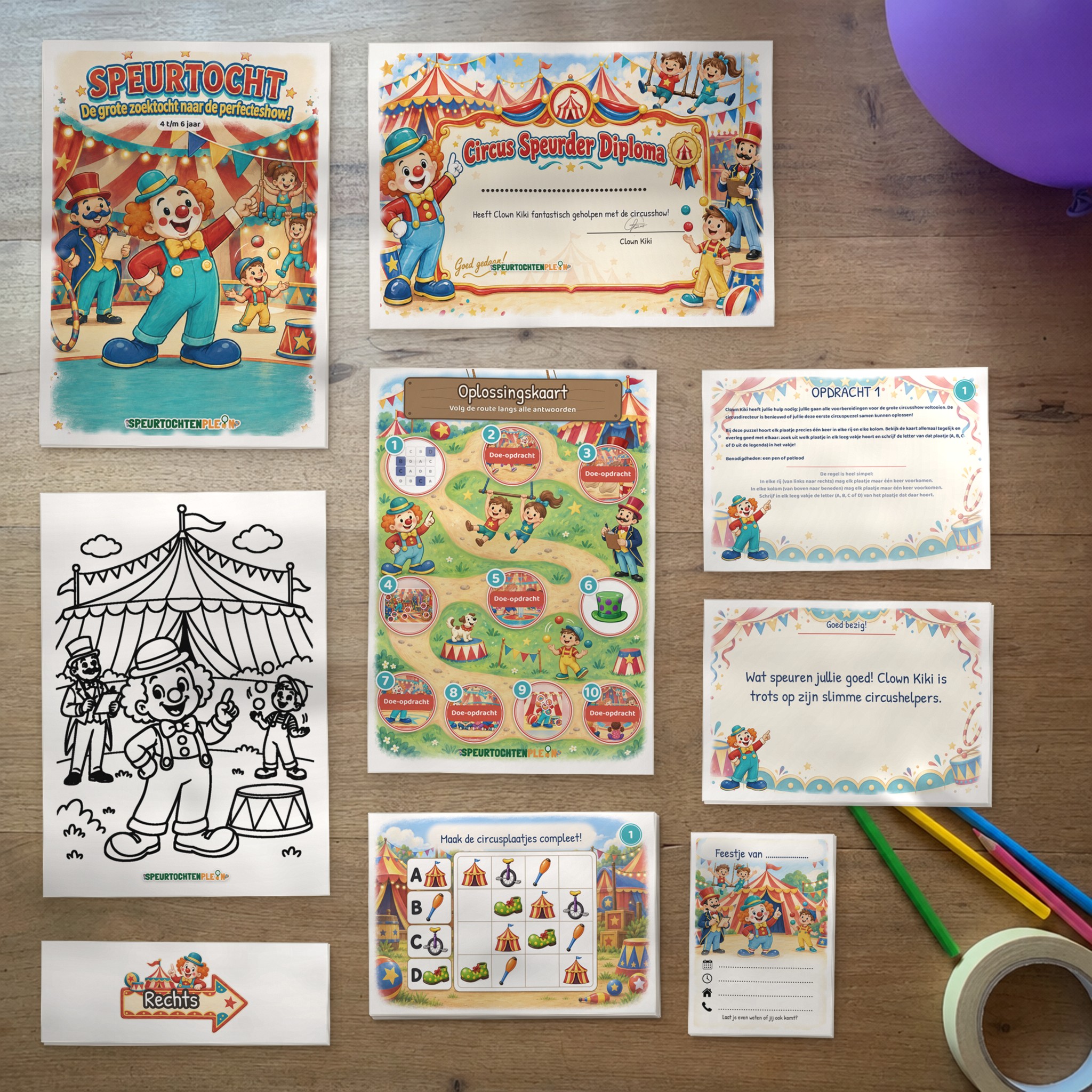 Alle onderdelen van de Circus Speurtocht op tafel: voorblad, diploma, oplossingskaart, kleurplaat, opdrachtkaarten, speluitleg, uitnodigingen en pijlen